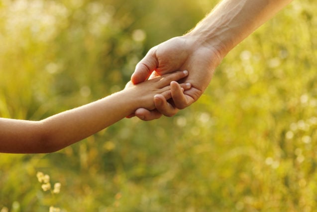 Hender som holder sammen